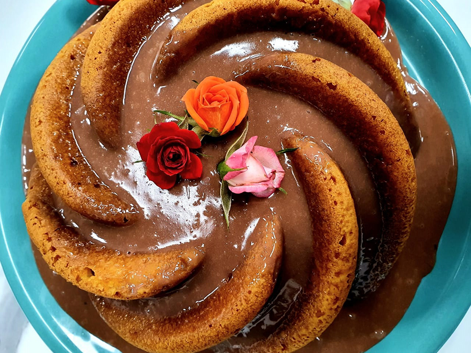 Bolo de Cenoura com Cobertura de Chocolate | Band Receitas
