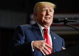 Comitê que investiga invasão ao Capitólio pede indiciamento de Trump
