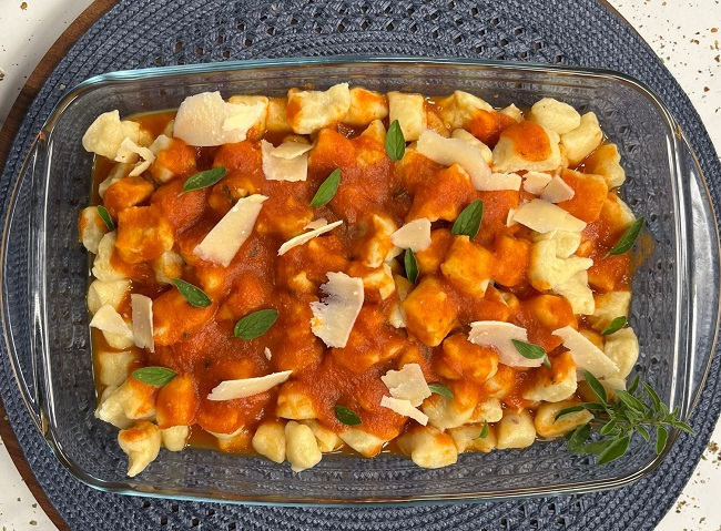 Nhoque de batata com molho de tomate siciliano | Band Receitas