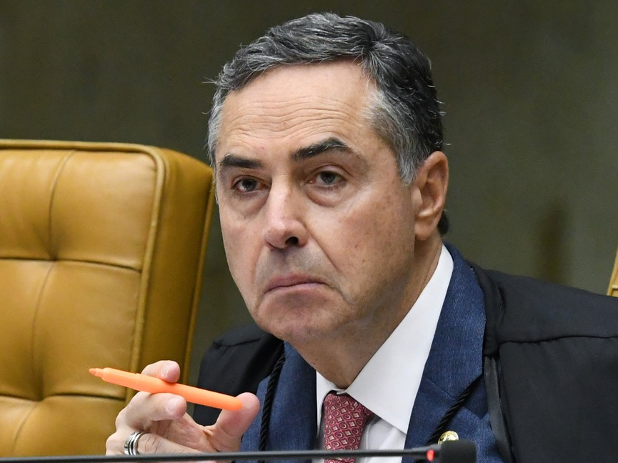 Bolsonaro deve apresentar pedido de impeachment de Barroso