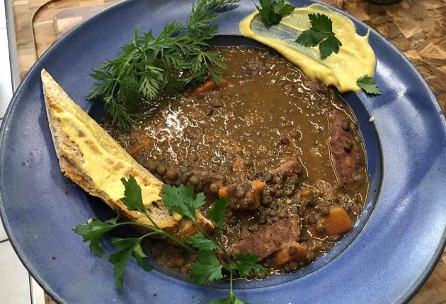 Cozido de lentilha com paio e legumes | Band Receitas