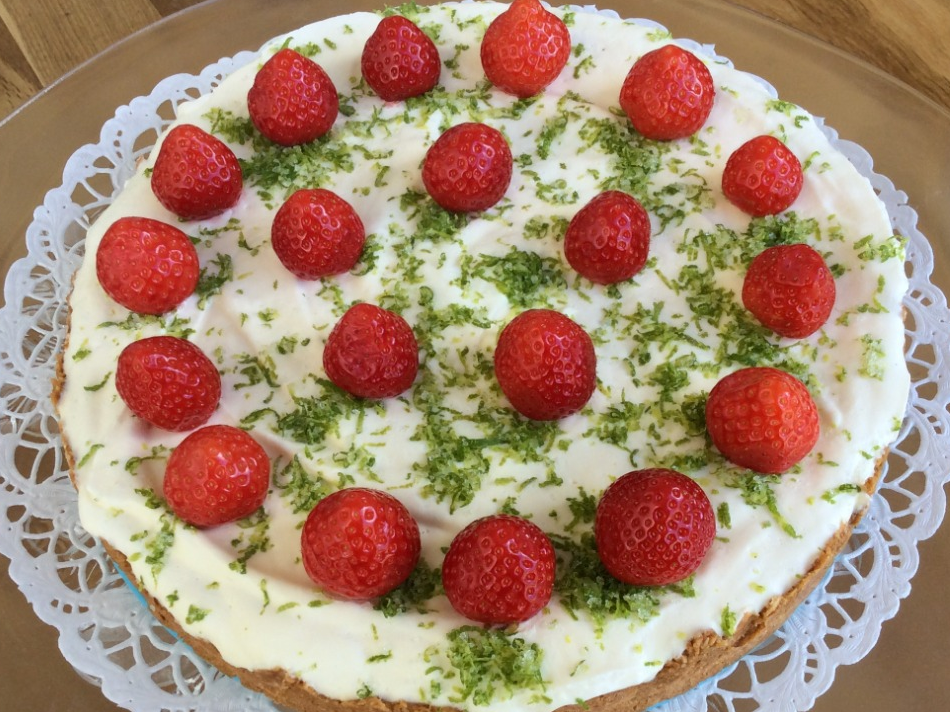Torta de Suspiro com Morangos | Band Receitas
