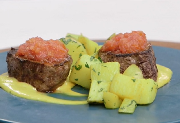 Filé mignon com molho frio de tomate e batata sauté | Band Receitas