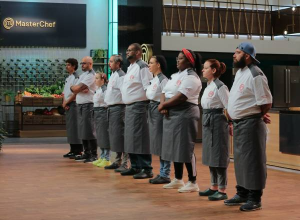 Participantes se dividem em trios para elaborar menu com ingredientes complexos