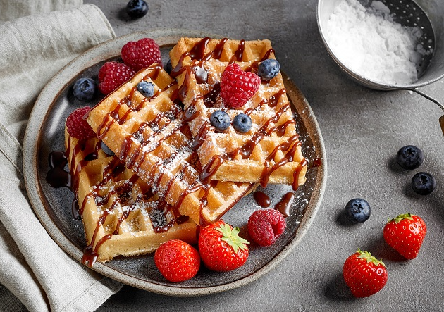 Como fazer waffles? Carole Crema ensina receitas sabor baunilha e chocolate Envato Elements