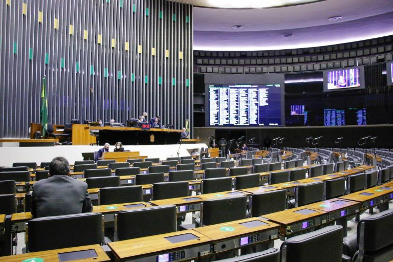 Deputados aprovam em 2º turno a PEC dos Precatórios