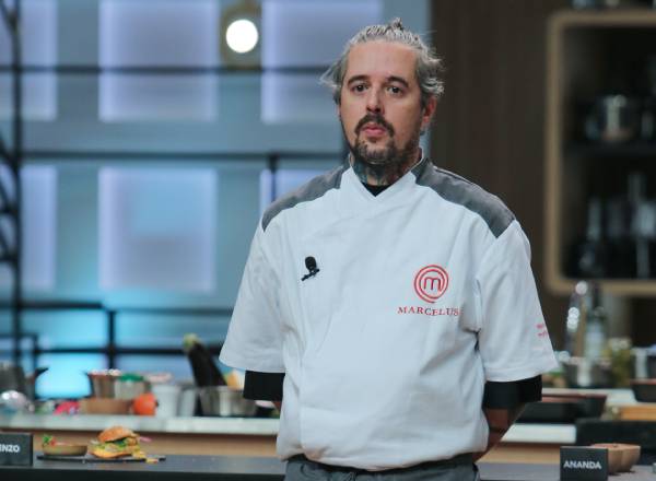 Marcelus deixa o MasterChef Profissionais