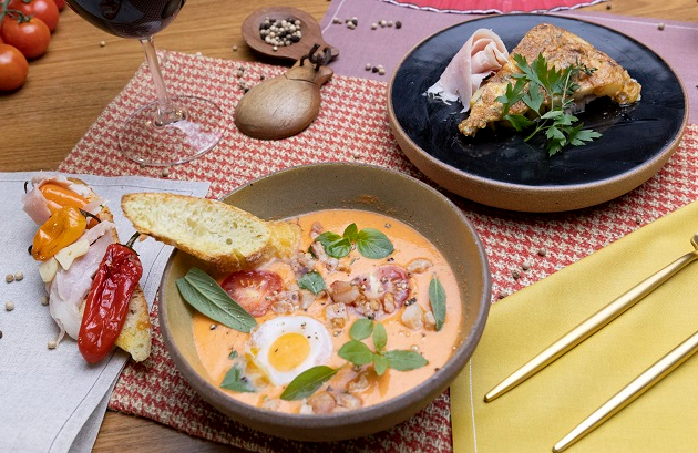 Tortilla de batata, bocadillo de presunto e gaspacho com crispy de bacon | Band Receitas