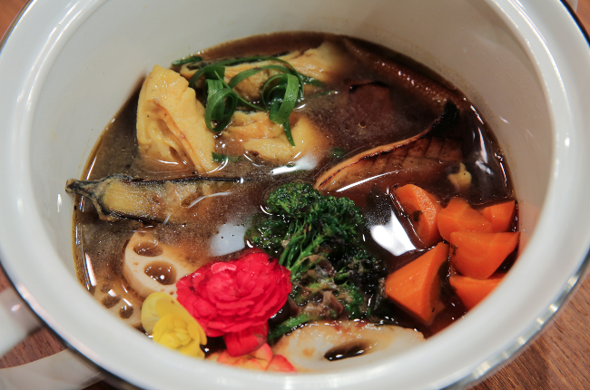 Lays vence prova no MasterChef com sopa japonesa; aprenda a fazer