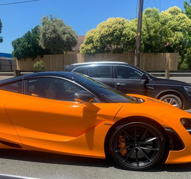 Ricciardo e seu substituto são vistos juntos na Austrália em carro da McLaren