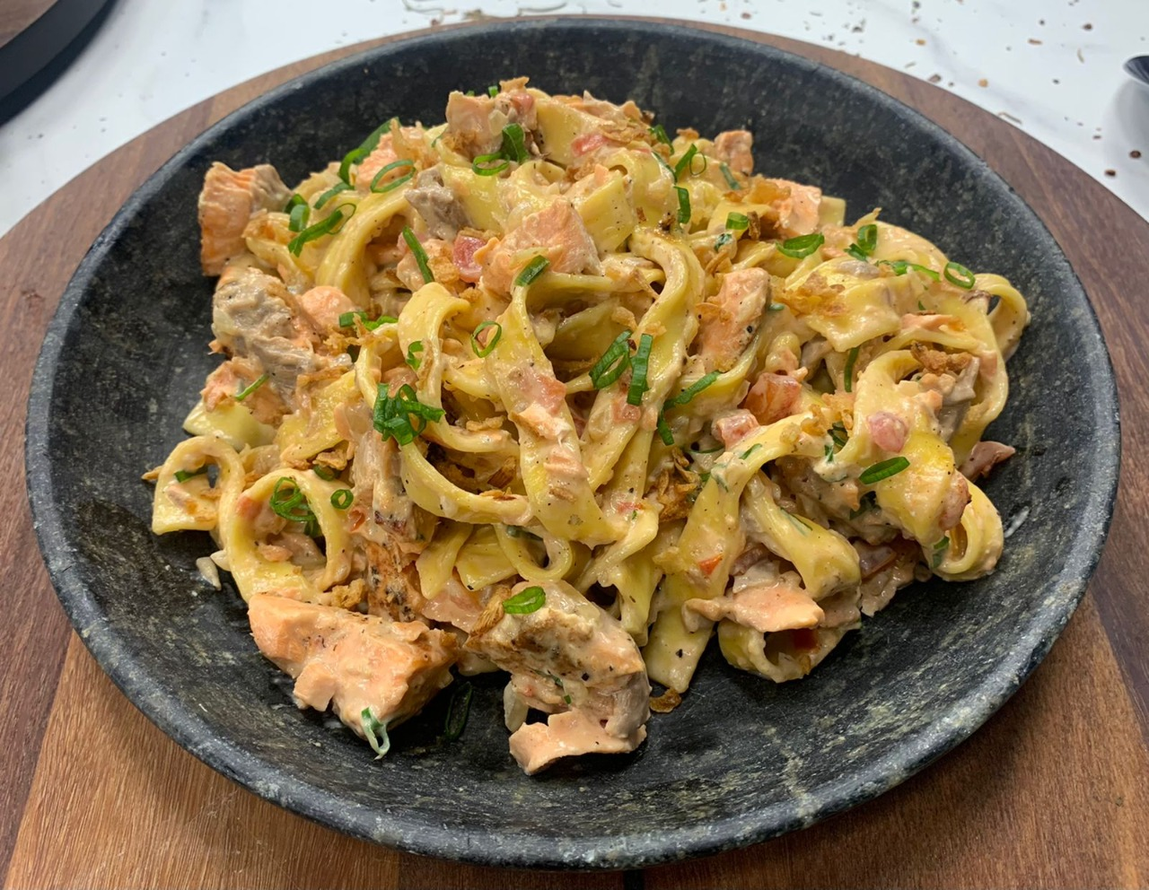 Fettuccine ao Molho de Salmão | Receita Swift