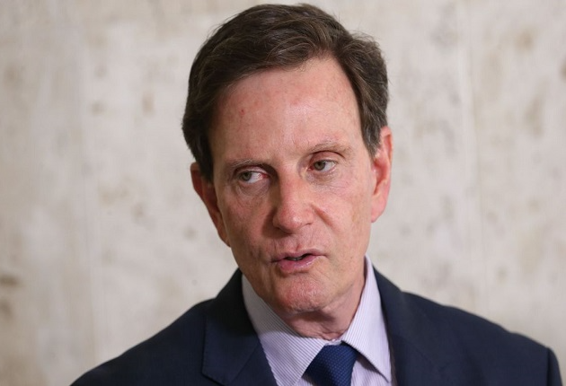 Marcelo Crivella deixa presídio para cumprir prisão domiciliar