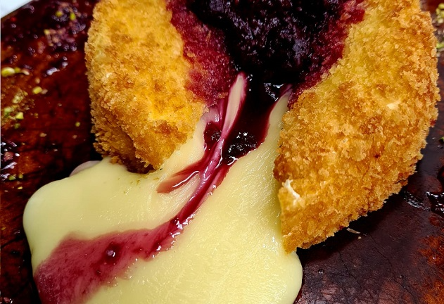 Camembert empanado e geleia de frutas vermelhas | Band Receitas