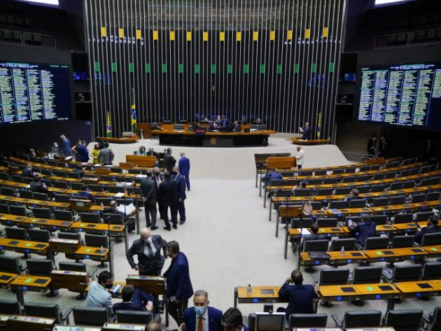 Câmara aprova texto-base da PEC dos Precatórios em 1º turno