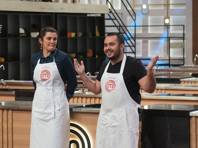 Antônio não consegue reproduzir receita de Fogaça e é eliminado do MasterChef