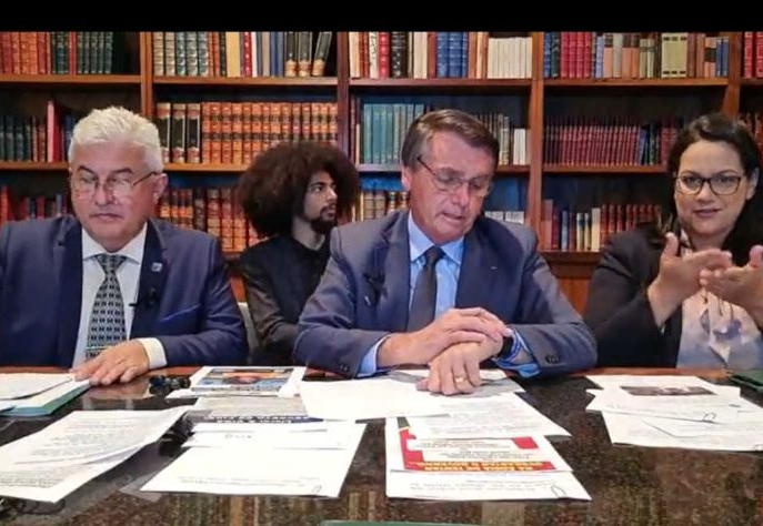 "Caguei para a CPI", rebate Bolsonaro sobre carta enviada por senadores