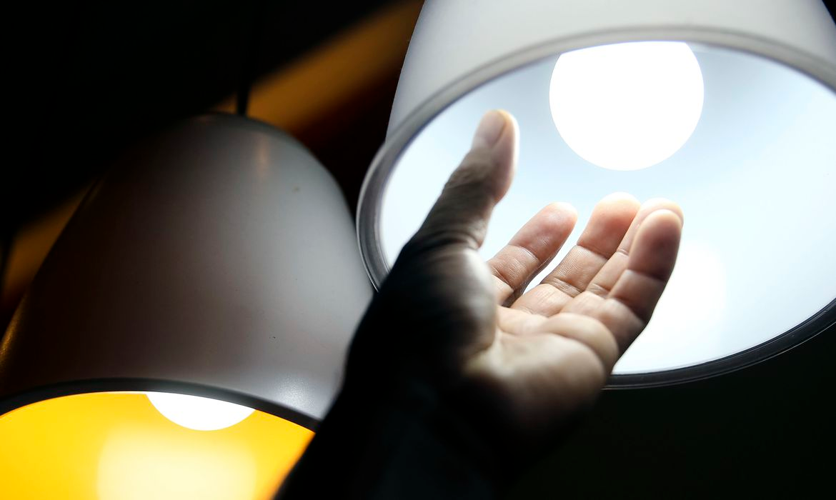 Conta de luz fica 12% mais cara em SP a partir desta segunda (04)