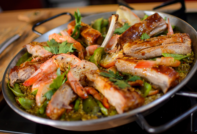 Paella de porco com camarão do Jacquin | Band Receitas