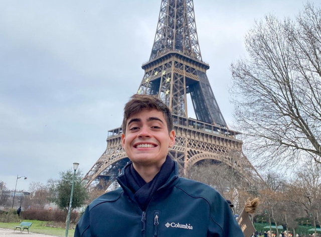Eduardo visitou a Torre Eiffel na capital francesa (Foto: Reprodução/Instagram @ed.prado)