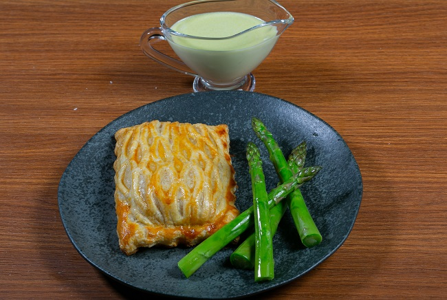 Salmão en croute com molho de capim-santo | Band Receitas