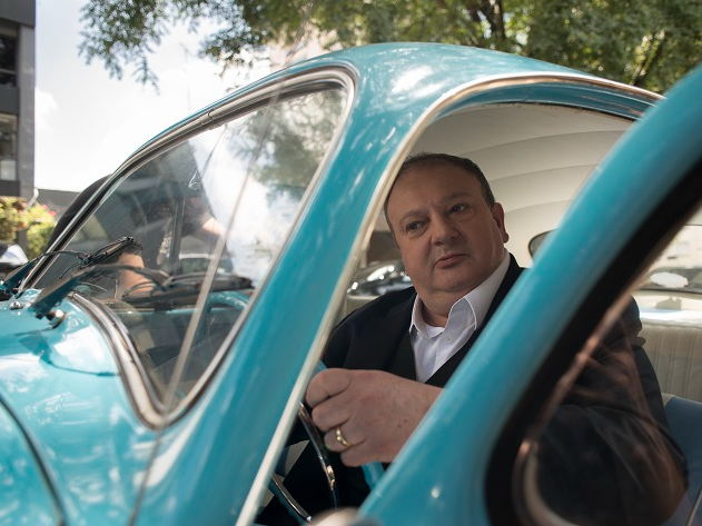 Jacquin dirige fusca azul e público lembra brincadeira de infância: “Pra causar discórdia”