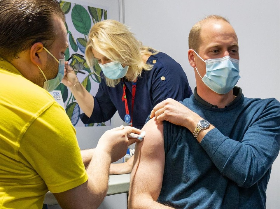 Príncipe William recebe a primeira dose da vacina contra Covid-19