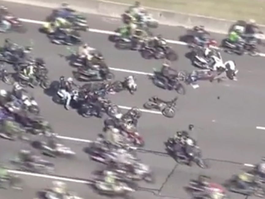 Motociclista cai e provoca acidente durante evento com Bolsonaro em SP