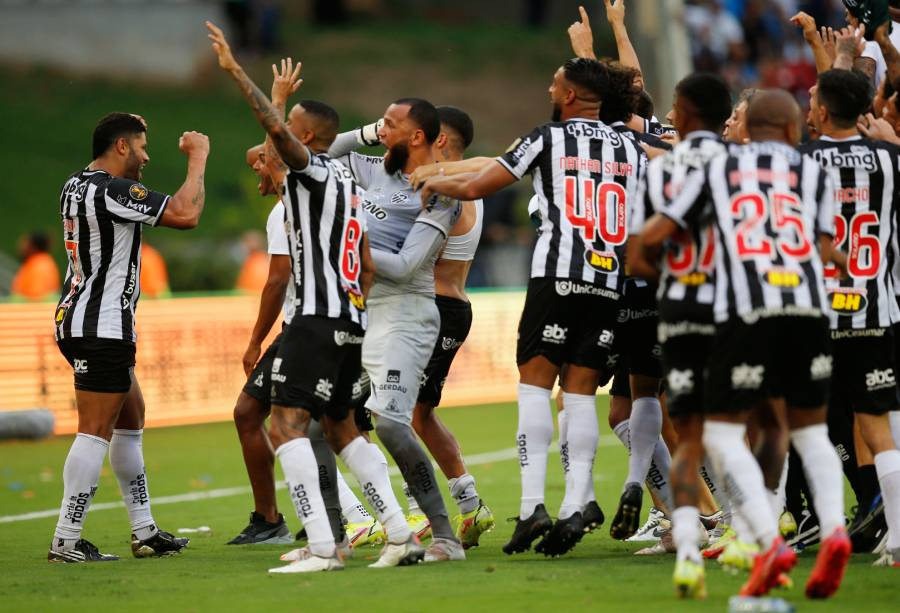 Atlético-MG vence o Flamengo em disputa de pênaltis 'infinita' e leva Supercopa