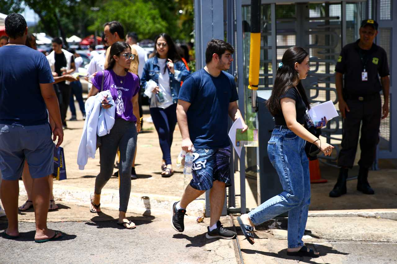 Pode ir de chinelo no Enem 2022? E de bermuda? Tire dúvidas antes da prova