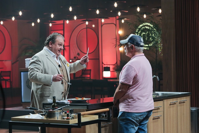 Pietro - também selecionado - com o chef e jurado Érick Jacquin