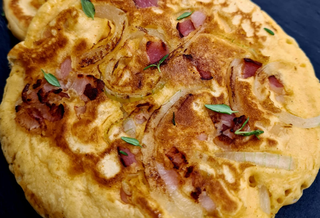Panqueca de bacon, queijo e cebola | Band Receitas