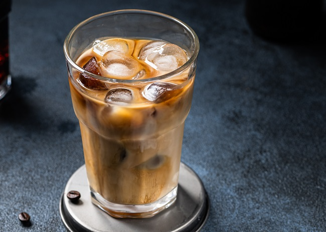 Como fazer café gelado supercremoso: Carole Crema ensina receita caseira Envato Elements