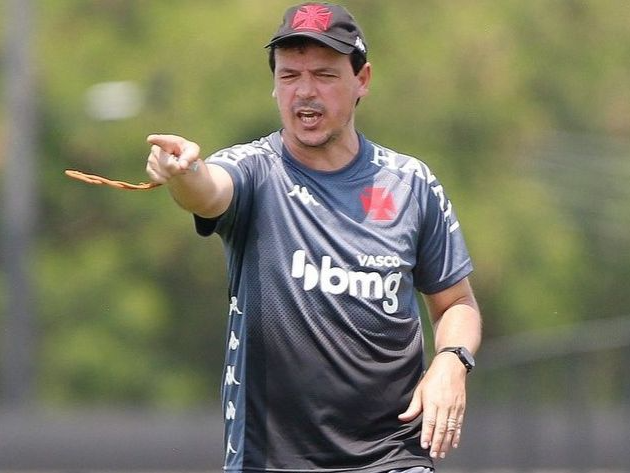Vasco anuncia saídas de Fernando Diniz e do diretor Alexandre Pássaro