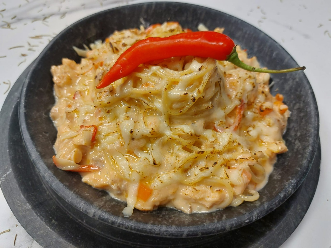Macarrão “solta fogo” com salmão | Band Receitas