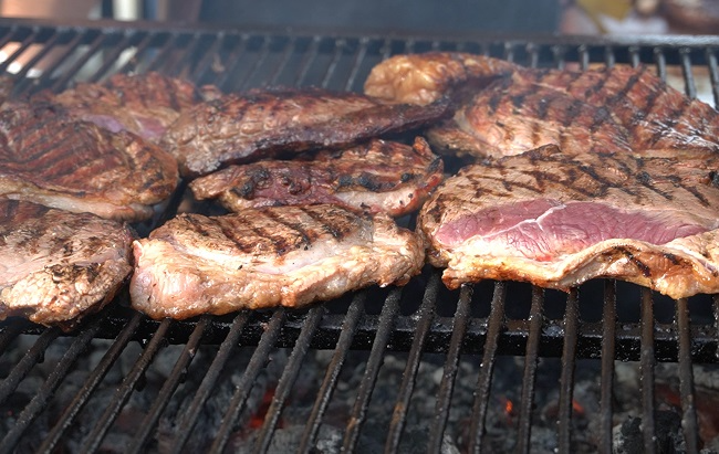 Churrasco e cerveja ficam mais caros por causa da Copa do Mundo