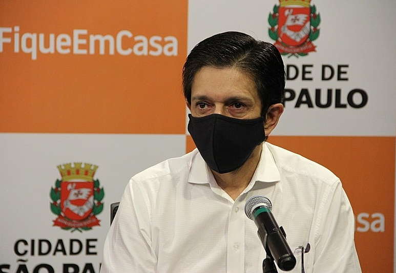 Prefeito de SP diz que quer manter passagem de ônibus a R$ 4,40