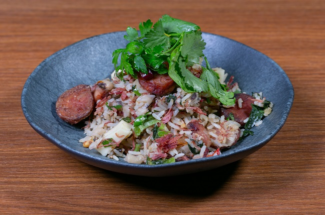 Arroz carreteiro com vinagrete de pimenta | Band Receitas