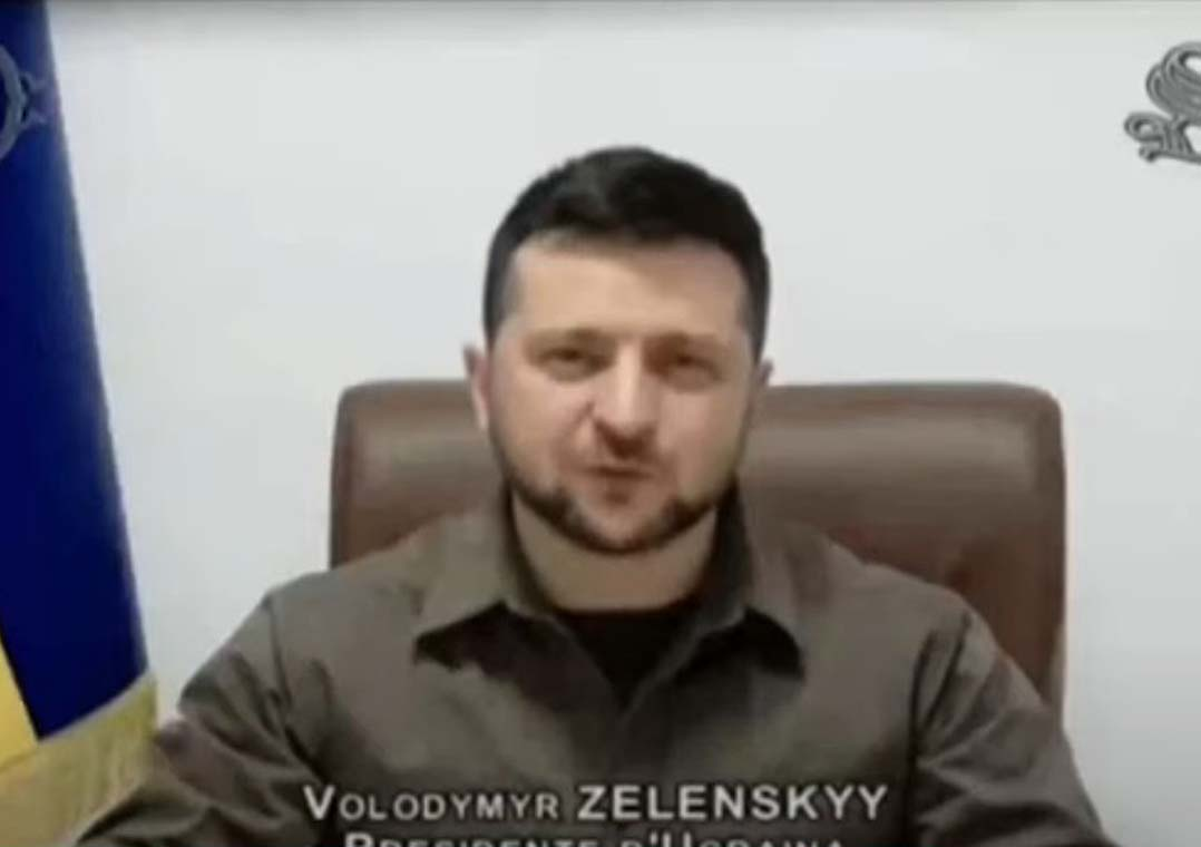 Zelensky faz novo apelo por ajuda e pede sanções contra Rússia