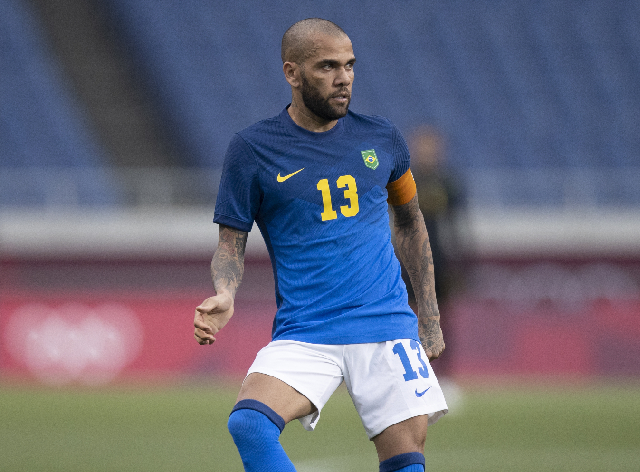 Daniel Alves fala pela primeira vez sobre acusação de assédio na Espanha