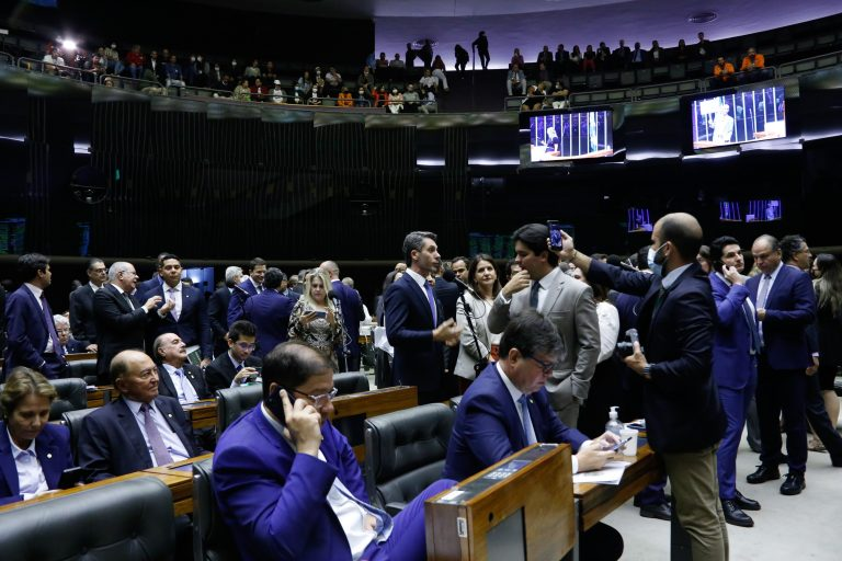 Câmara aprova em segundo turno o texto-base da PEC dos Benefícios