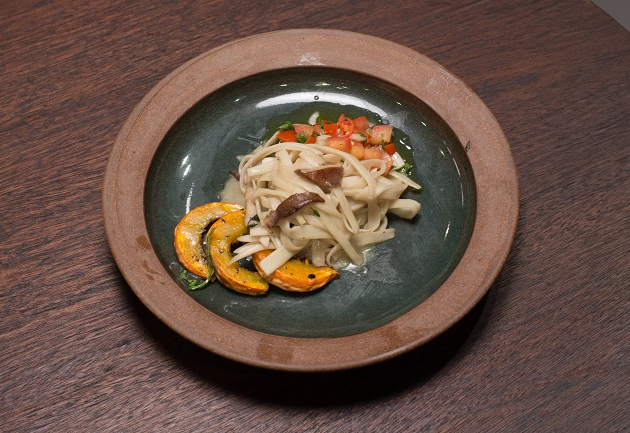 Macarrão de pupunha com vinagrete de pimenta-biquinho e abóbora com ervas | Band Receitas