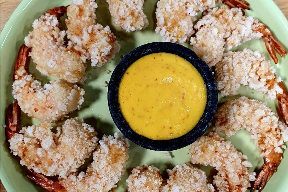 Camarão empanado na tapioca com molho de manga | Band Receitas