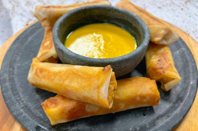 Tubetes de linguiça e filé de frango ao molho de mostarda e mel | Band Receitas