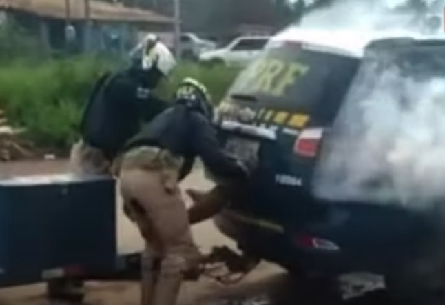 MPF dá 48 horas para PRF explicar morte de homem em viatura em Sergipe