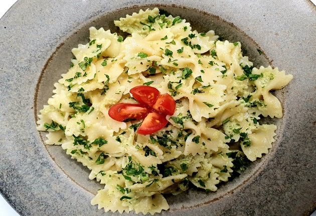 Farfalle com pesto de azedinha | Band Receitas