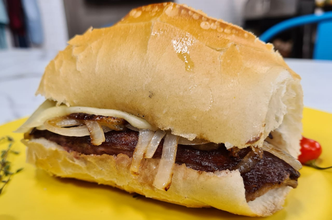 Sanduíche de contrafilé marinado no refrigerante | Band Receitas