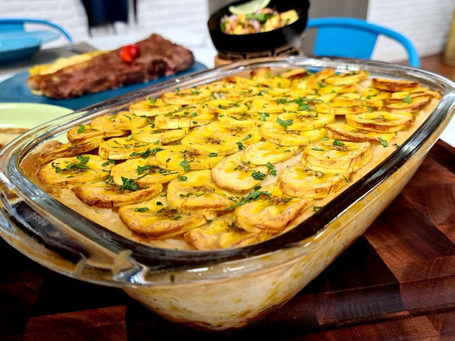 Arroz de forno com carne moída e banana | Band Receitas