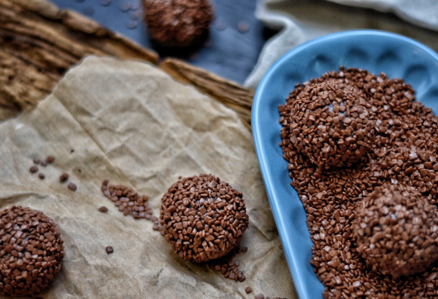 Bala de brigadeiro 70% cacau | Band Receitas