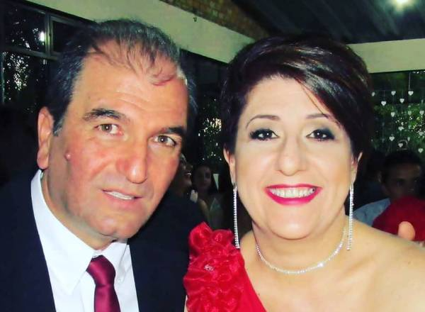 Paraskevi e o marido tentaram ter filhos por muitos anos, mas ela sofria de uma síndrome rara que a impedia de desenvolver a gestação.
