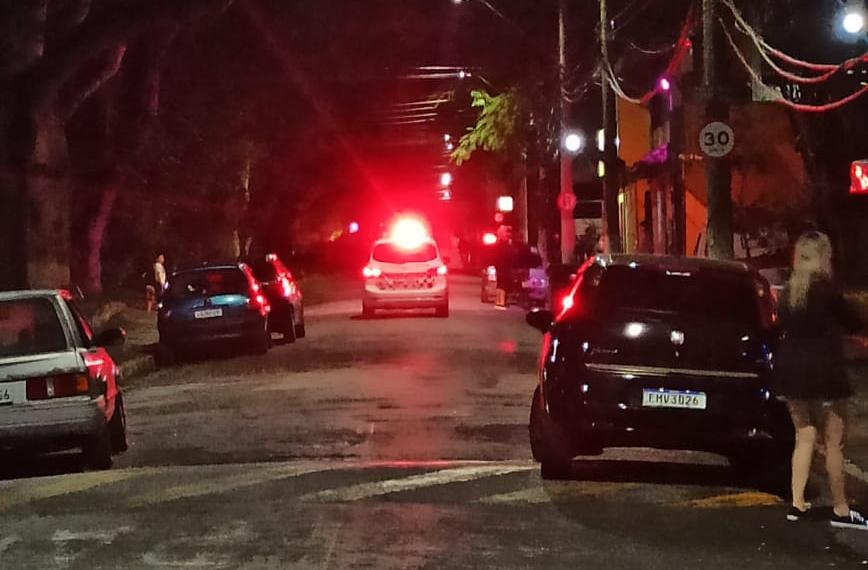 Homem é baleado por dupla em moto no Cecap, em Taubaté